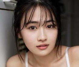 高校生グラドルの17歳・晴こころ　アヒル口になってお風呂ショット　ピンクのバンドゥビキニがお気に入り