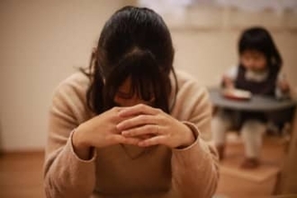 子どもの泣き声で頭が真っ白に…大人になってADHDと診断された30代シングルマザー　「母親なのに」と責め続けた日々は変えられるか【社会福祉士が解説】