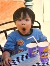 「母親の愛情不足」と誤診、包丁を手に「死にたい」と口にした過去も――自閉スペクトラム症の青年が、こだわりを武器に“おいしい瞬間”を写す写真家に