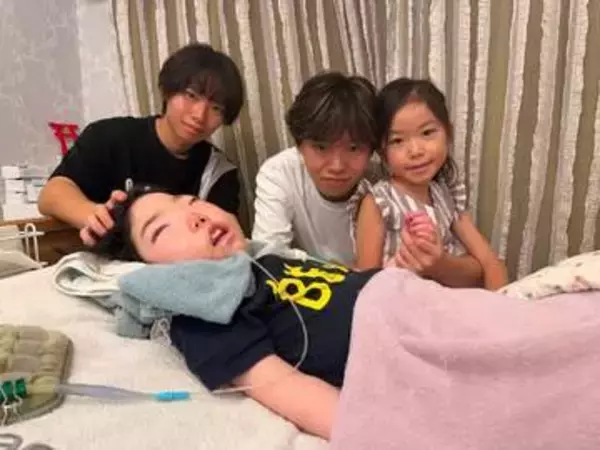 医学生の「双子ピアニスト」……二刀流を目指すきっかけは、寝たきりの弟　「弟の病気を治したい、同じ境遇の子にも音楽を聴いてほしい」