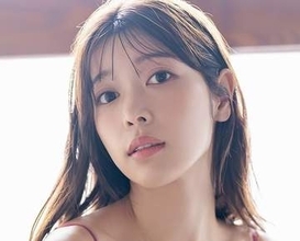 特技はアクション　90・58・88の令和最強の文化財級ボディ七瀬なな　美脚とグラマラスな曲線美を披露