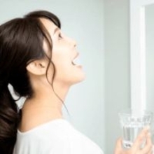 うがいの“意外すぎる真実”　「帰宅したらして」と望む妻と「感染症対策として無意味」と拒む夫【医師の見解は…】