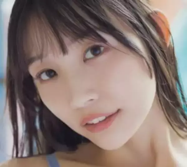 赤ランジェリーやTバック　難関大卒の令和の美脚クイーンがほぼ全らの大露出　見えるギリギリ攻めた2nd写真集