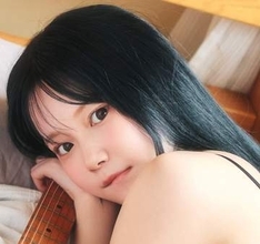 「お腹むちむち作品です」 現役大学生ちーまき、下着姿でピザをパクッ　自慢のふくらみが半分はみ出しの写真集リリース