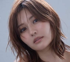「濡れた髪が素敵」「なまら美しい」 成熟の色気　30歳モデル林ゆめ、2誌同時掲載&グラビア写真集の快進撃