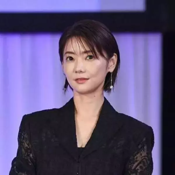 「馬も、見惚れちゃいますよ」人気女優、背中ぱっくりドレスで競馬場に…大反響　「やはりお美しい」「永久保存版ですね」