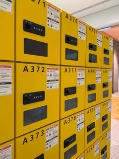 荷物はどこ？と探し回る人も「番号忘れたら詰む」……鍵もQRコードもなかった新しい“ロッカー”　「デザインの敗北」「こういうのは日本でしか見ないな」