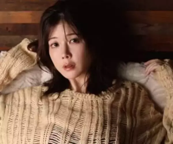 Mリーグの女神が表紙＆巻頭G　日本最大級の水着祭グラビアを掲載　近代麻雀2026年2月号