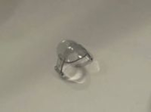 捨てても大丈夫？……家の中に落ちていた「謎のプラスチック」　SNSで問いかけたら→すぐに正体判明「なんで分かるんだよ！」