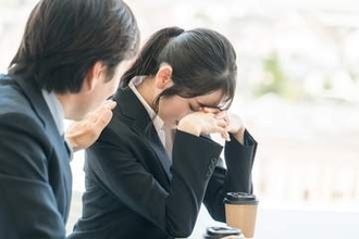 【メンタル不調】休職者が出た企業の約6社に1社「カバーをする社員も負荷増加で連鎖休職」