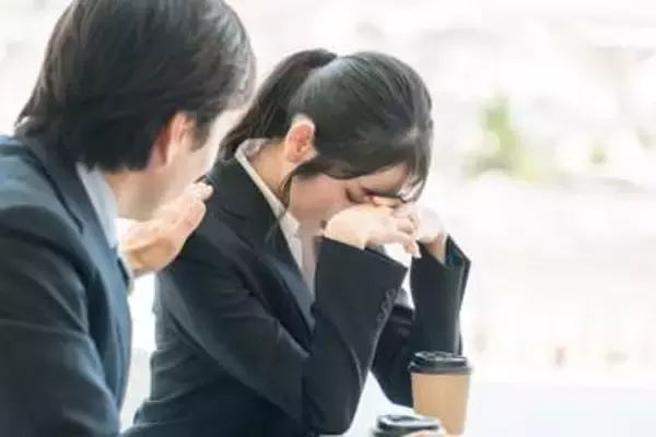 【メンタル不調】休職者が出た企業の約6社に1社「カバーをする社員も負荷増加で連鎖休職」