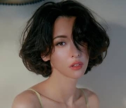 「痴人の愛」で脚光の29歳女優　時代ごとの「マドンナ像」表現した写真集　初ヌードカットの前作チーム再集結