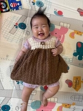 お向かいのおばあちゃんがくれた手編みのワンピース　生後6カ月の娘に着せると満面の笑み　「夏服もつくらなきゃね」素敵なご近所づきあい
