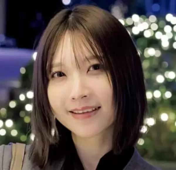 スーツを脱ぐと…しっとり妖艶ランジェリー　2.5次元モデルがギャップで悩殺