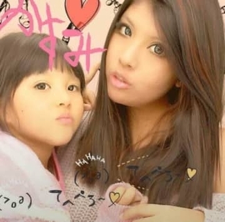 母25歳→38歳でも変わらない？13年ぶりに親子で“平成プリクラ”再現　20歳娘との比較に驚きの声「時止まってますか？」「むしろ若くなった」