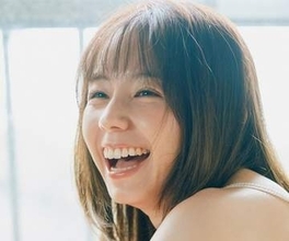 迫力桃尻ぷかぷか　濡れて輝く健康ボディ　33歳女優が色気むんむんの入浴姿