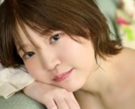 Iカップ＆くびれの極上ボディー　芸能活動引退明かしたグラドル　赤ビキニ＆純白ビキニで眼福カット連発