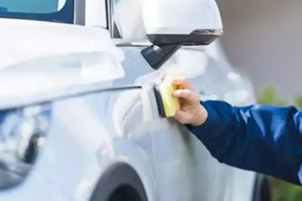 車のコーティングをしていても「ウロコ」には要注意！ ボディに付着した水垢の落とし方と予防対策　現役整備士がわかりやすく解説