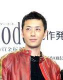 「「私の後頭部は」57歳俳優、ニューヘア披露で赤裸々告白　22歳の年の差婚、小学校勤務でも話題　「ありのままが一番」「受け入れてかっこいい」」の画像1