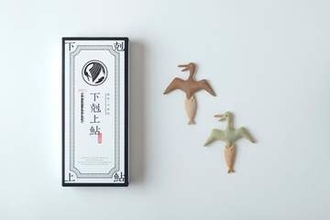 1300年食べられてきた鮎が鵜を丸呑み！？ “下剋上”和菓子が話題　岐阜の老舗が仕掛けた「攻めたデザイン」