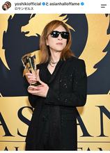 YOSHIKI、サングラス外したオフ素顔公開　機上でゆったり「眠たいね…」「気品の塊すぎ」「見せちゃっていいんですか！？」