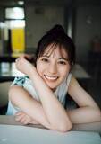 「たこ焼きぱくっ　日向坂46・小坂菜緒が大阪に帰省　天神橋筋の商店街や淀川河川敷で脱力タイム」の画像1