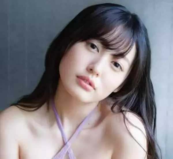 19歳でこの色気　大人っぽくなった白濱美兎　変形ビキニ着こなすも「セーラー服が好きなんです」