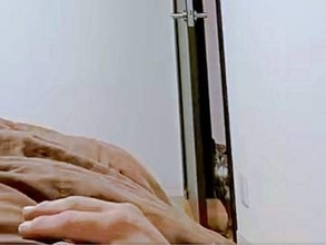 風邪で寝込む飼い主に「大丈夫？」寝室に舞い降り様子をうかがうフクロウ　「かわいい」「愛されてる」「完全に専属ナース」9万いいね