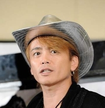 国民的スーパーアイドルグループの56歳元メンバー　パチンコ店のトークライブで熱唱する姿にファン大興奮「そのまんま」「若々しいですね♡」