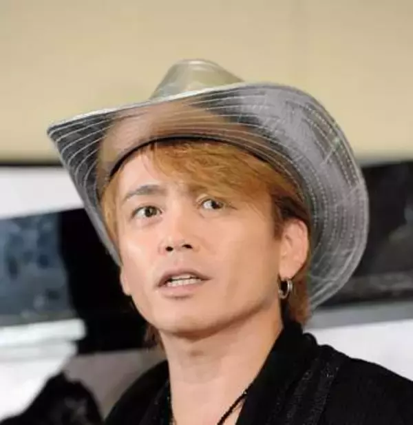 国民的スーパーアイドルグループの56歳元メンバー　パチンコ店のトークライブで熱唱する姿にファン大興奮「そのまんま」「若々しいですね♡」