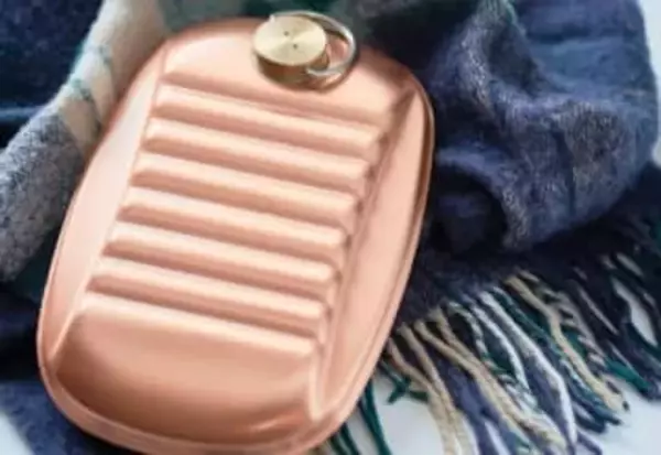 湯たんぽ直接触れたらヤケドの恐れ→植皮手術のケースも　湯たんぽの正しい使い方とは