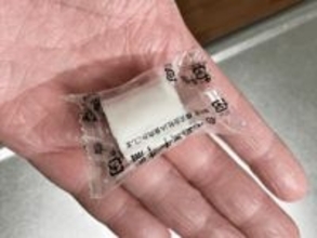 カバンの中に紛れた白い物体→「君、キャンディじゃないよね？」　まさかの正体に「とってもギューシー」「上級者向け携帯食料」