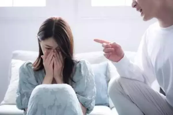 夫が「稼いだのは俺だ」と言ってお金を使わせてくれない…これってモラハラ？ 対抗手段や離婚方法など、専門家がアドバイス