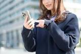 「令和の高校生「スマホの新機種が出ても、すぐに機種変更をしない」9割以上　「高い」「推し活に回したい」」の画像1