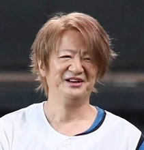 「だんだん時代劇俳優みたく…」国民的バンドの55歳ボーカリスト　競馬界の57歳レジェンドらとの「夏祭り満喫ショット」に驚きの声続々
