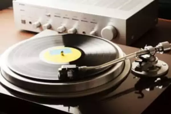 「音楽はスマホで聴く」時代に…レコード製造枚数が急増　10万枚→315万枚にV字回復　メーカーが語る“体験感”ブームの正体