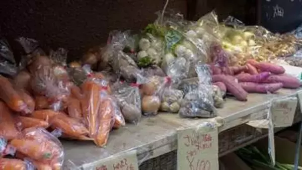 無人販売所で白菜80円、キャベツ30円で買ったら……「もうひとつあげる」突然現れたおばあちゃんのプレゼント「心がポカポカ」
