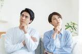 「既婚者の2人に1人「結婚制度に矛盾や息苦しさ感じる」…結婚後のリアルな生活と思いとは！？」の画像1