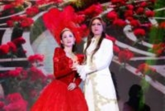 宝塚歌劇団OG12人が「ベルばら」「エリザベート」名場面を2時間半熱演　障がい・難病の子どもと家族250人を無料招待、笑顔が広がったチャリティー公演