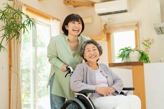 介護のための同居、子より親のほうが否定的　「したくない」親世代は約8割、子世代は約6割に