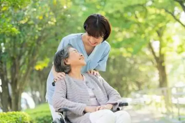 看護師の7割が「感謝の言葉」にやりがい実感　一方で3人に1人が業務量の多さで心身の限界、離職を意識