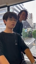 「え、めっちゃいい！」髪にこだわりゼロの弟　姉が美容師に「大変身させてください」と依頼すると……「おしゃれに変身しましたね」「メガネかけてもええね！」