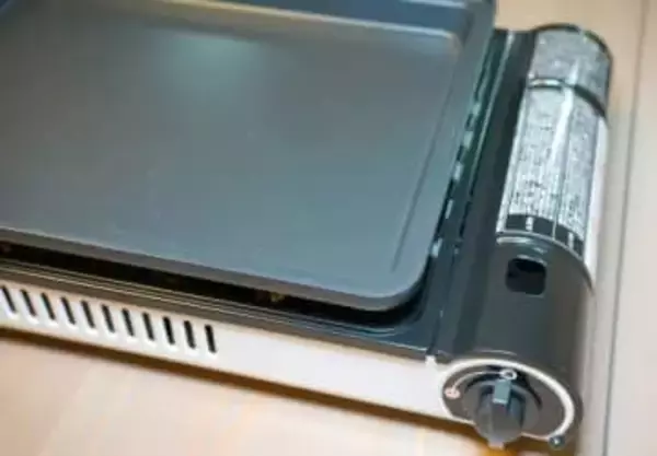 カセットコンロ二つ並べて鉄板焼き…は絶対ダメ！ガス缶破裂の恐れ　事故防止にやるべき3つのこと