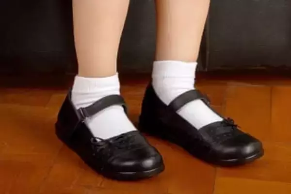 毎日、同じ靴下を履く小1娘に「お金ないの？」→友達への返答は…？　実はお値打ちなブランド品「サイコーな買い方」「よく見てるねぇ」