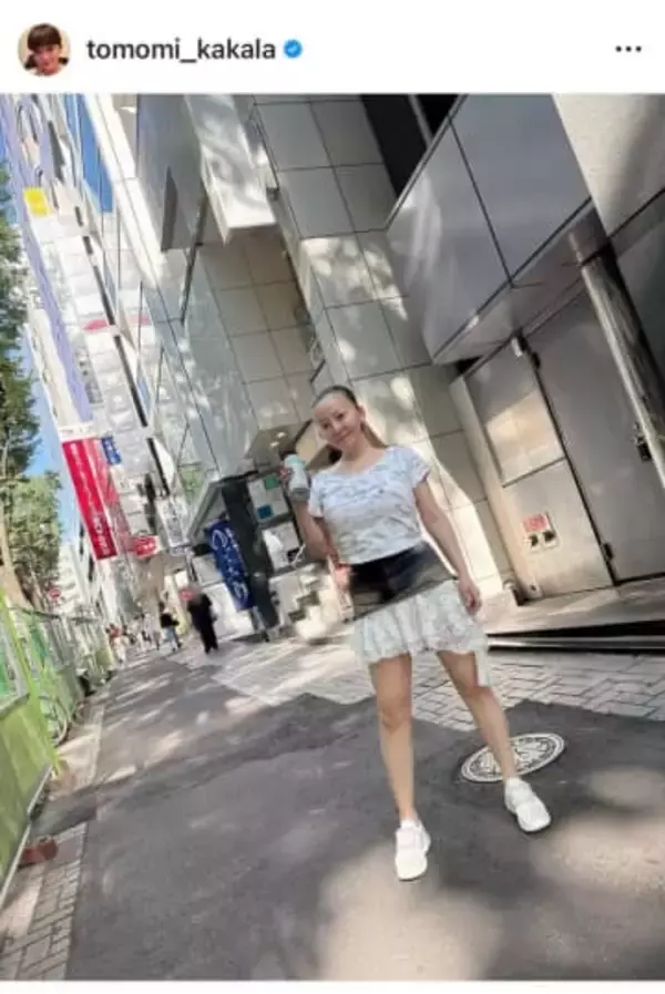 「痩せたり太ったりと繰り返しましたが……」　51歳歌手が新しいアー写披露　「努力したんだな」「輝いてる」