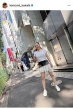 「痩せたり太ったりと繰り返しましたが……」　51歳歌手が新しいアー写披露　「努力したんだな」「輝いてる」