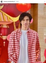 「奇跡の59歳」 「世界一若く見える」と話題のモデル、60歳に　「マジか」「混乱」「ヴァンパイア？」還暦ショットにネット仰天