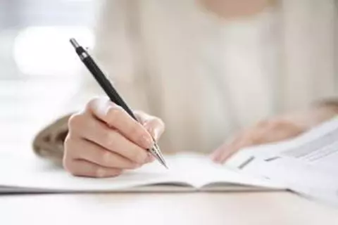 手書き文字「美しく書けるようになりたい」男性7割、女性は8割　手書きが重要と思うシーンは？