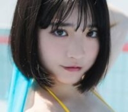 火照った豊満ボディ＆濡れ髪　イエロービキニのVTuberアイドルがまなざしだけで悩殺