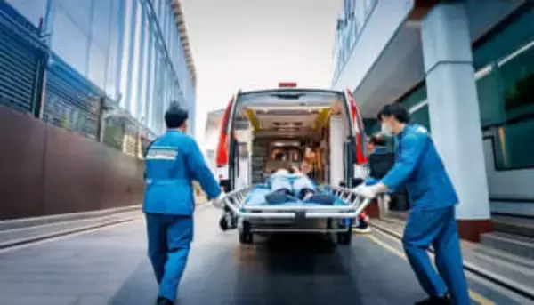 駆け付けた救急隊員の靴、そろえないで！善意が仇に…一刻を争う搬送時の〝靴の置き方〟には意味が！？